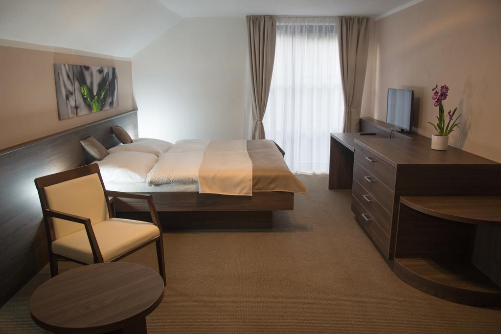 Restaurace a Penzion U Klásků Olomouc Quarto foto